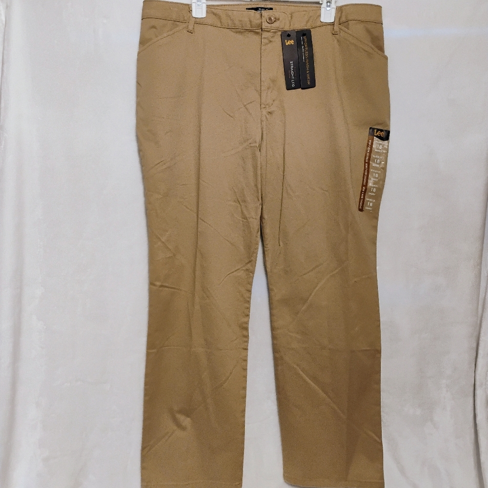 Lee Relaxed Fit Straight Leg Mid Rise Womens Khaki Pants Size 18 Short NEW NWT B